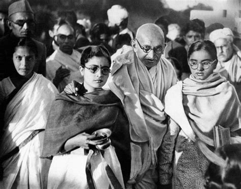 विराट राष्ट्रीय मोर्चे के जनक गांधी - Gandhi, The Father Of The Large National Front - Amar ...