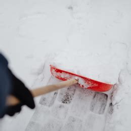 Proper Technique Can Make Shoveling Snow A Great Workout!