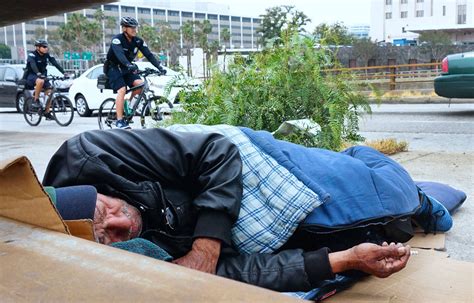 Why Do Thousands of L.A.'s Homeless Shelter Beds Sit Empty Each Night ...