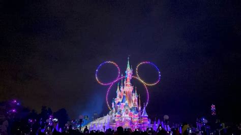 Video - The Disney D-Light Drone Show at Disneyland Paris Amazes Guests ...