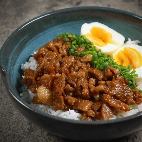 Japanese beef rice bowl (gyudon)