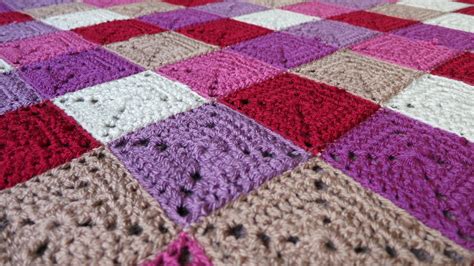 Plummy solid square crochet blanket | The Really Good Life