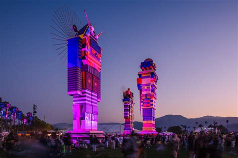 Impressive Robot Sculptures from Coachella 2023 – Moss and Fog