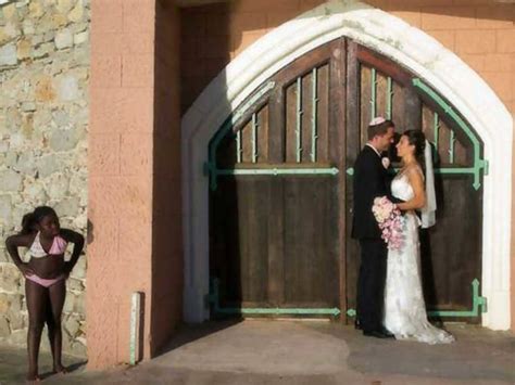 Wedding Photo Fails Captured At The Perfect Moment – News