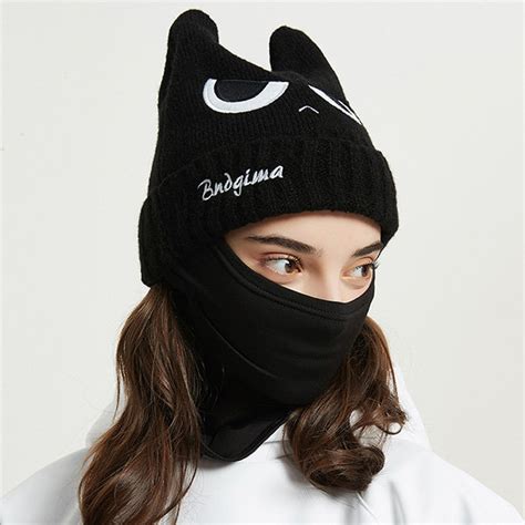 Cute Cat Knitted Beanie - ApolloBox