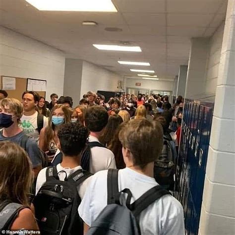 Georgia high school reports nine COVID-19 cases days after photos of packed hallways go viral ...