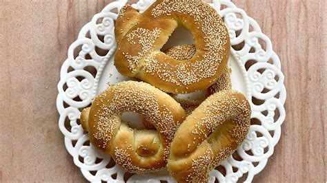 Sesame bread rolls - Πέτρος Συρίγος