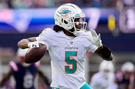 Teddy Bridgewater injury update: Dolphins quarterback sustained broken ...