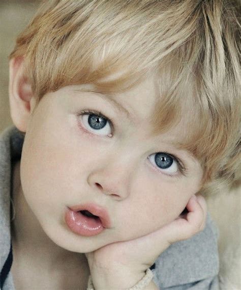 Cute Toddler Boy With Brown Hair And Blue Eyes - H0dgehe