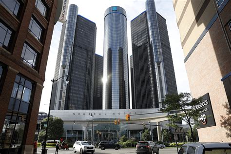 GM battery plans could require an additional partner | Automotive News