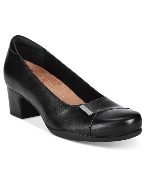 Clarks Artisan Women's Rosalyn Belle Pumps in Black | Lyst