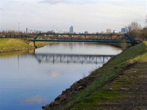 River Irwell; Jubilee Bridge © David Dixon cc-by-sa/2.0 :: Geograph Britain and Ireland