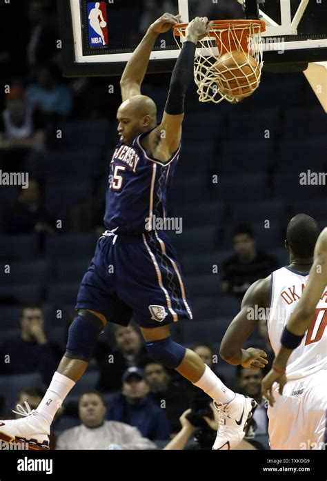 Vince carter dunk hi-res stock photography and images - Alamy