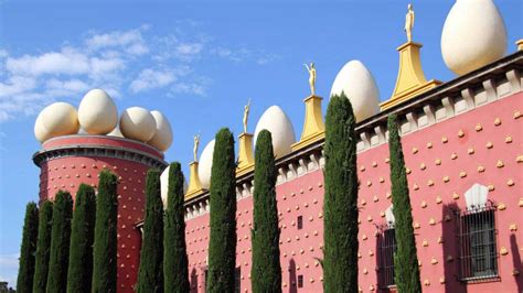 Parking in Dalí Museum Theatre - Figueres - Saba Parkings