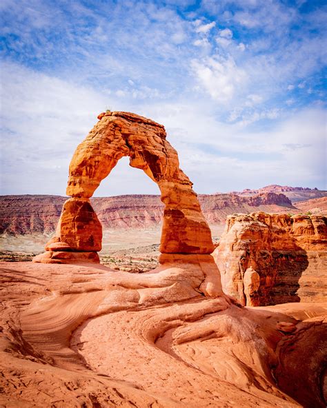 Delicate Arch at Arches National Park, Moab, UT [OC] [3712x4640] : r ...