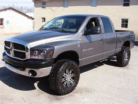 For sale: 2006 Dodge Ram 2500 SLT Crew 4WD Shortie Cummins Diesel 6 speed