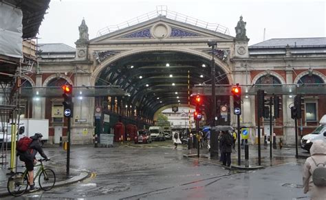 London’s historic Smithfield meat market set to close, after 800 years ...