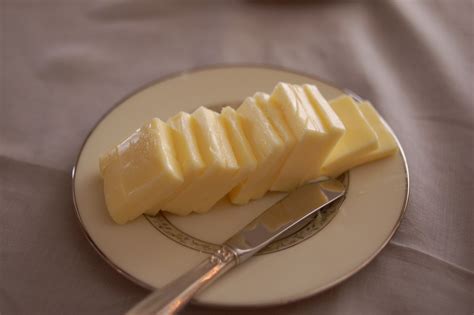 datnyvei:Butter with a butter knife.jpg - Wikipedia