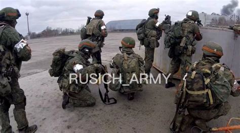 Russian VDV troops in Hostomel, note the Flora gear on the right. [1125x627] : r/MilitaryPorn