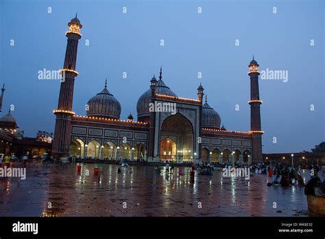 Mosque lit up at night, Jama Masjid, Old Delhi, India Stock Photo - Alamy