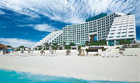 Live Aqua Cancun Wedding - Modern Destination Weddings