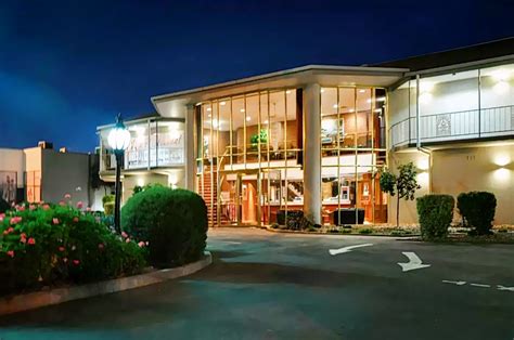 Quality Hotel Melbourne Airport, Tullamarine : hotel during the day - Dayuse.com