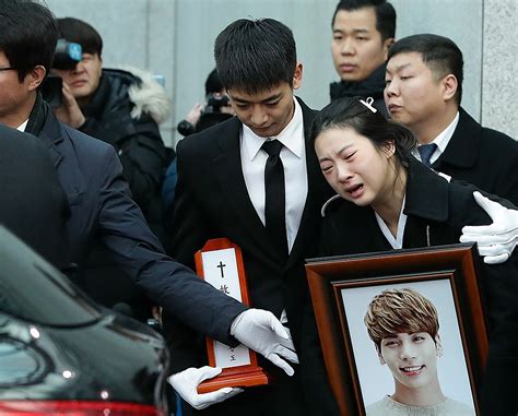 K-Pop Star Jonghyun’s Funeral Held Amid Scene of Sorrow