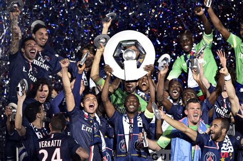 Ligue 1 Trophy : PSG crowned Ligue 1 champions as season ended amid ... / Complete table of ...