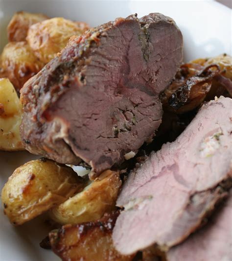 Roast lamb with potatoes and herbs - Italian Notes