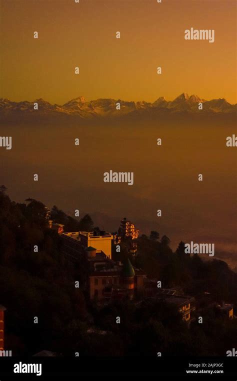 Sunrise over Himalayan mountain peaks in Nepal Stock Photo - Alamy