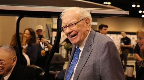 Berkshire Hathaway’s operating earnings rise nearly 7%, cash pile ...