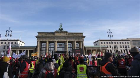 Germany: Public sector strikes hit schools and hospitals – DW – 11/23/2023