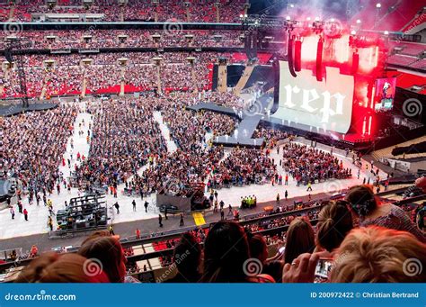 Taylor Swift Performs in Concert at Wembley Stadium Editorial Photography - Image of flag, fifa ...