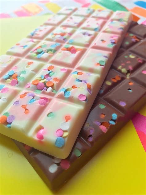 Rainbow chocolate bars by Confettiandsprinkle on Etsy https://www.etsy.com/uk/listing/592850544 ...