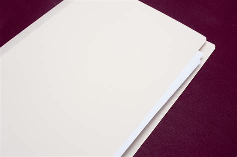 Free Stock Photo 5420 Blank white closed folder | freeimageslive