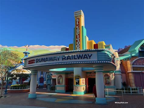 Disneyland Mickey & Minnie's Runaway Railway Ride Details