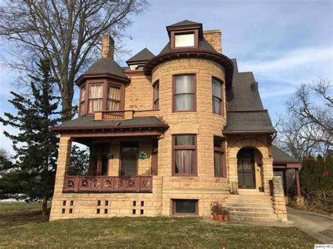 1895 Romanesque in Quincy, IL - Old House Dreams