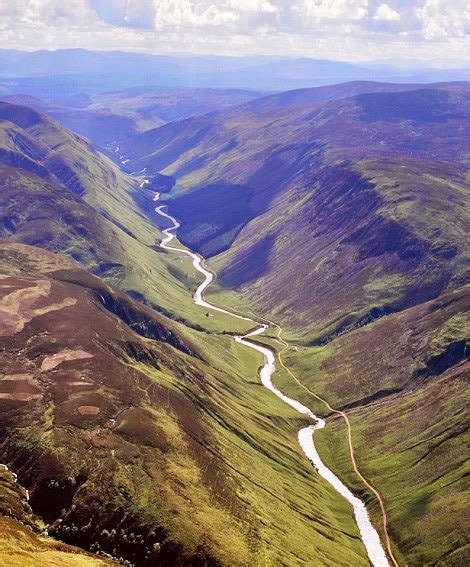 Stonehenge and the Ice Age: Glen Tilt -- a classic glacial trough