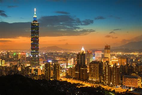 Taipei's city skyline at sunset and the famous Taipei 101 | Flickr - Photo Sharing!