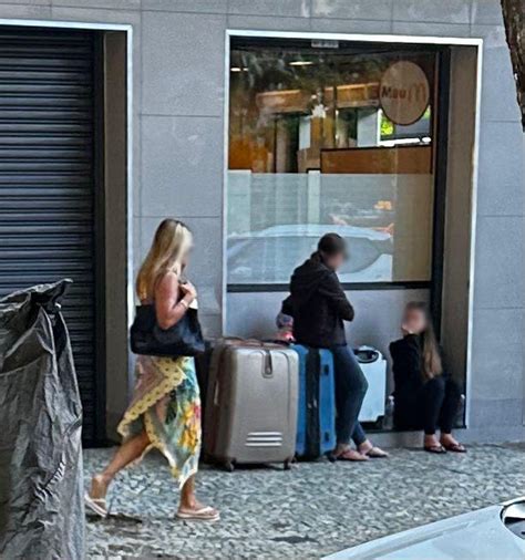 Mulheres moram há três meses em McDonald’s do Leblon; entenda a história