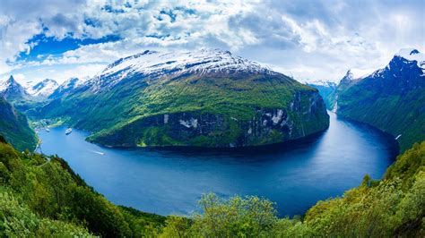 Geiranger - the world heritage fjord Geirangerfjorden. - Havila Voyages