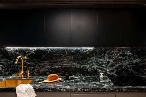 Green Marble: How to Decorate With This Stunning Material