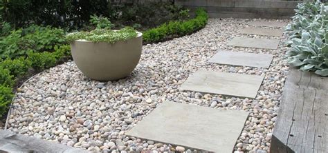 Paving slabs in stones Gravel Patio, Gravel Garden, Garden Edging ...