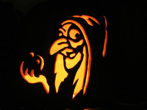 Disney WITCH from Snow White & the 7 Dwarves | Pumpkin carving, Pumpkin witch, Halloween pumpkin ...