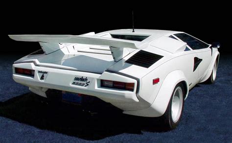 LAMBORGHINI COUNTACH - Review and photos