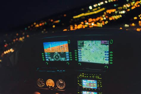 The Pros and Cons of Learning to Fly With a Glass Cockpit