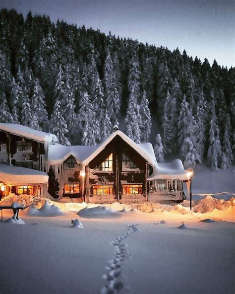 10 Winter Exteriors from Our Snow-Filled Dreams - Cottage Journal ...