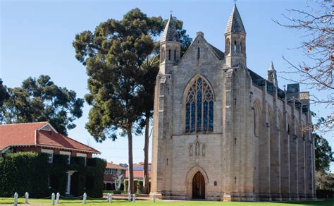 Guildford Heritage Walks in the Swan Valley - Suzy Stories