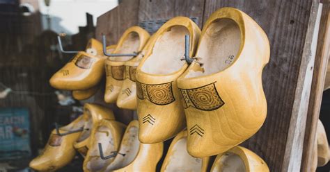 Dutch clogs, wooden shoes, klompen... What is this typical Dutch thing? - Learn Dutch Online