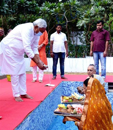 Nitish Kumar performs Chhath Puja